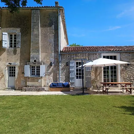 Le Prieuré De Charente Hébergement de vacances